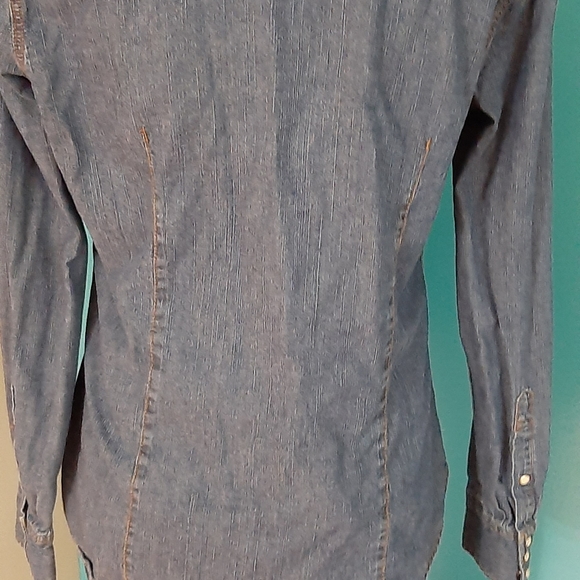 Long sleeve button up Levi's med. Blue Jean shirt - Picture 4 of 4